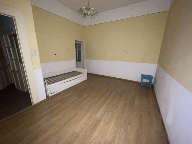 Eladó téglalakás, Budapesten, VI. kerületben 49.9 M Ft, 1 szobás