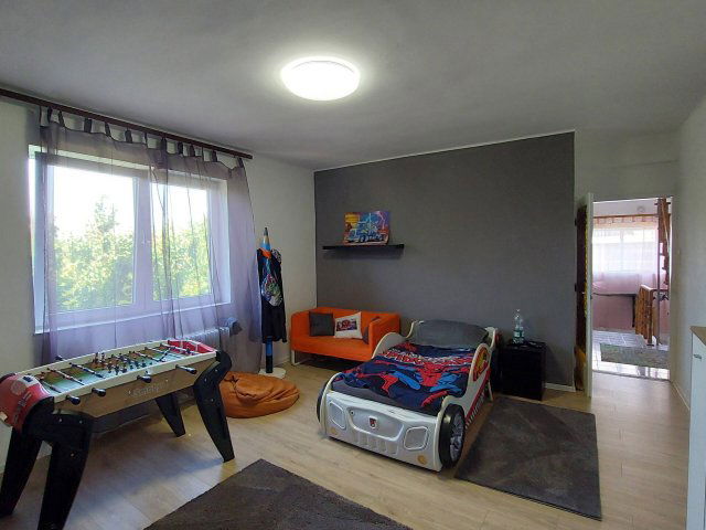 Eladó családi ház, Esztergomban 64.9 M Ft, 5 szobás