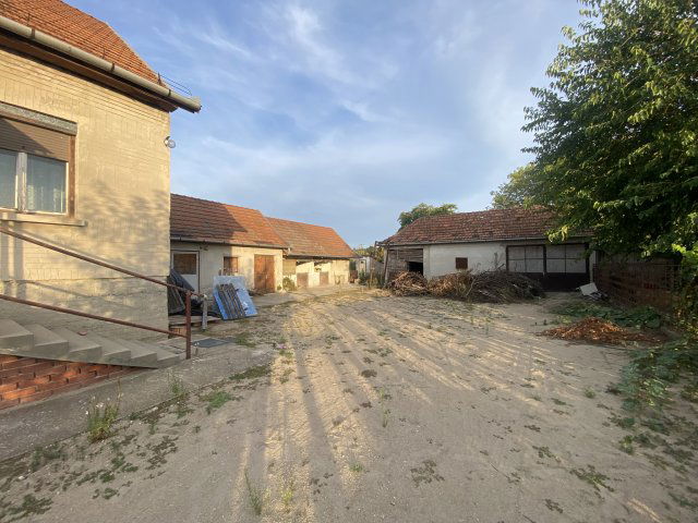 Eladó családi ház, Izsákon 37.5 M Ft, 3 szobás