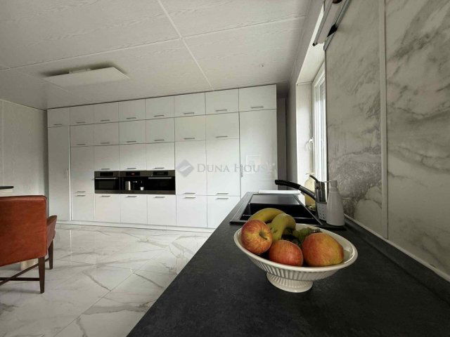 Eladó családi ház, Tiszanánán 72 M Ft, 5 szobás