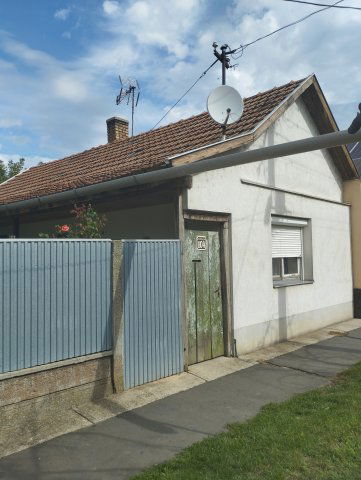 Eladó családi ház, Hajdúböszörményen 25 M Ft, 1 szobás