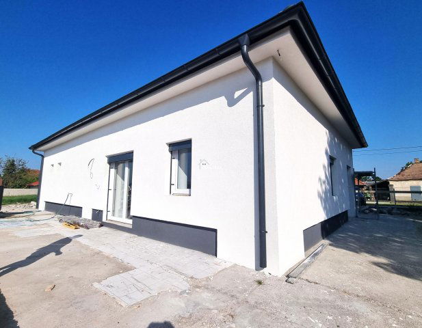 Eladó családi ház, Bezenyén 131.3 M Ft, 4+2 szobás