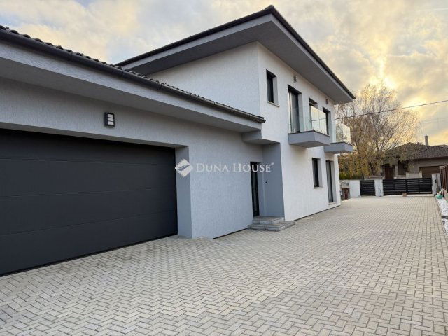 Eladó ikerház, Érden 179.9 M Ft, 5 szobás / költözzbe.hu