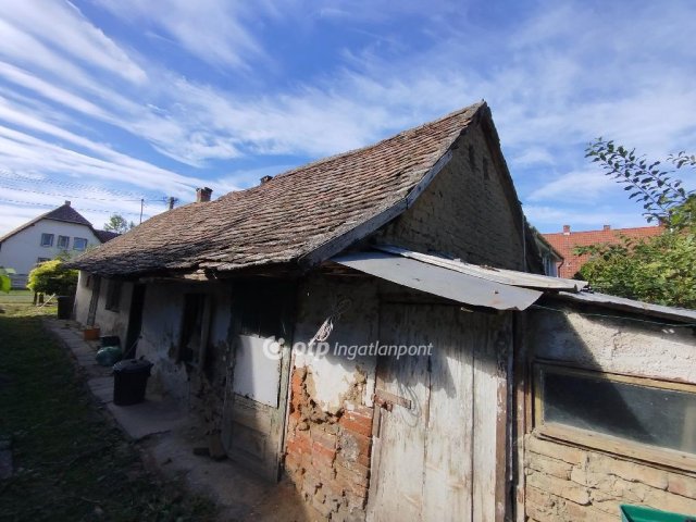 Eladó családi ház, Pécsett 11 M Ft, 3 szobás