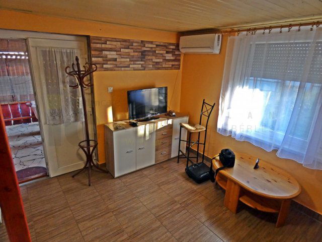 Eladó családi ház, Szegeden 35.9 M Ft, 2 szobás