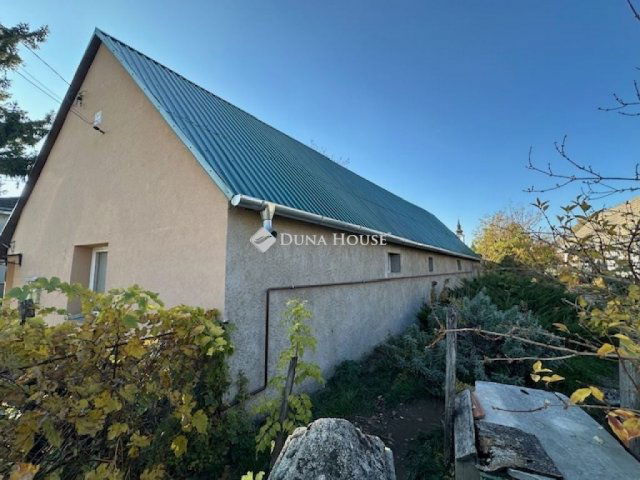 Eladó családi ház, Csákváron 62.9 M Ft, 3 szobás