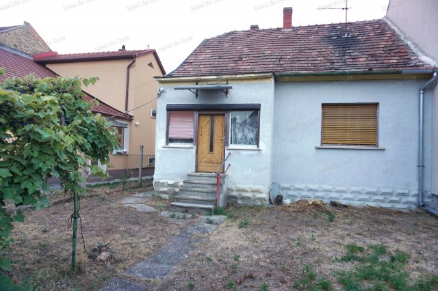 Eladó családi ház, Győrött 59.5 M Ft, 2 szobás