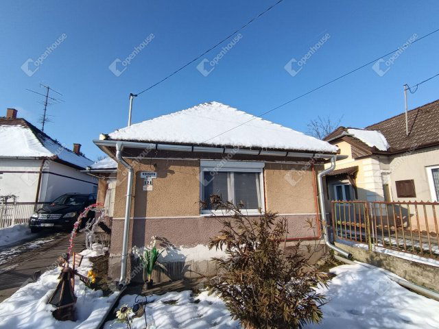 Eladó családi ház, Segesden 29.9 M Ft, 3 szobás