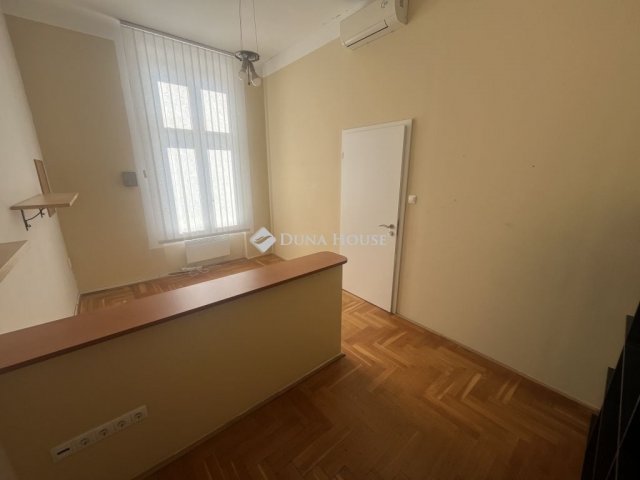 Kiadó téglalakás, albérlet, Budapesten, V. kerületben, 3 szobás