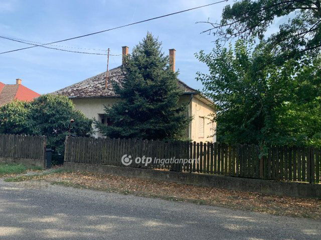 Eladó családi ház, Tiszakürtön 18 M Ft, 3 szobás