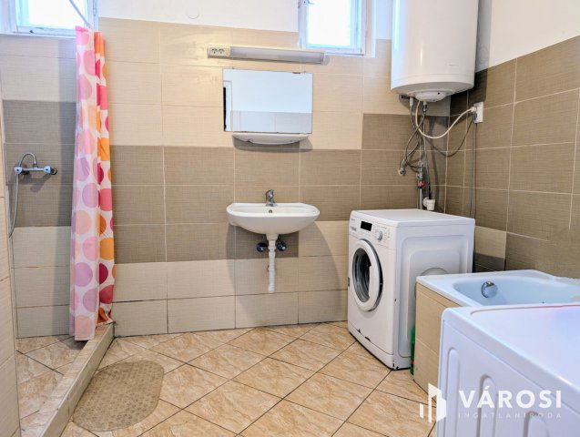 Eladó családi ház, Békéscsabán 33.9 M Ft, 5 szobás
