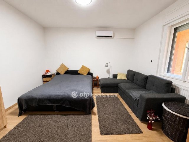 Eladó családi ház, Szigetszentmiklóson 74.9 M Ft, 2 szobás