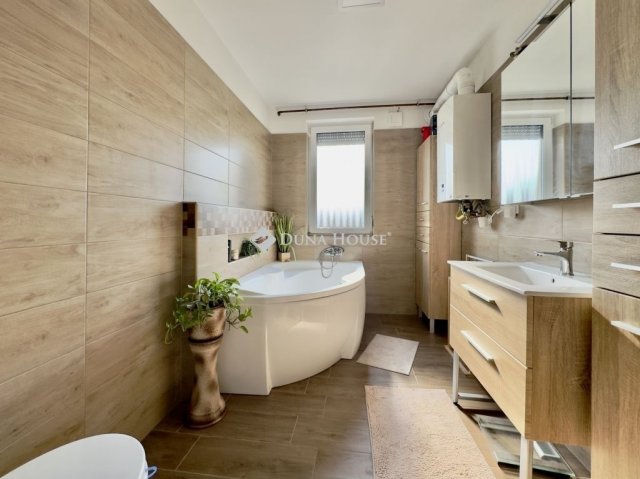 Eladó téglalakás, Budapesten, XVI. kerületben 175 M Ft, 4 szobás