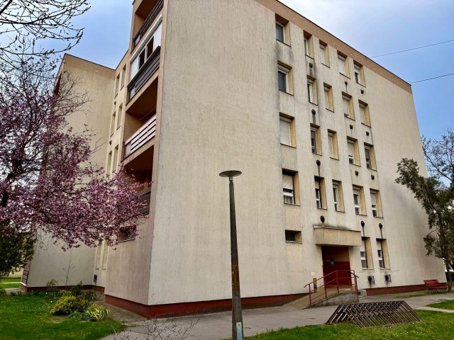 Eladó téglalakás, Törökszentmiklóson 22 M Ft, 1+1 szobás