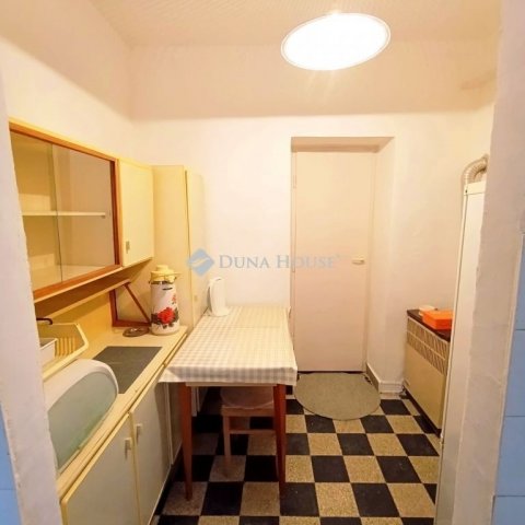 Eladó téglalakás, Szegeden 49.9 M Ft, 2 szobás