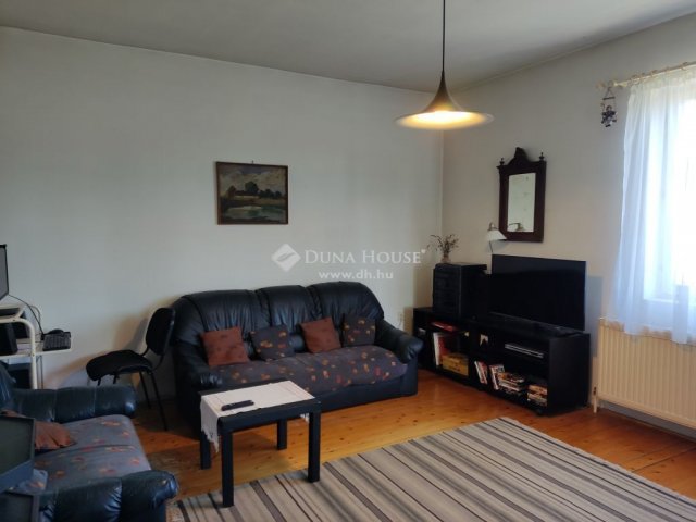 Eladó családi ház, Dunabogdányban 170 M Ft, 6+3 szobás