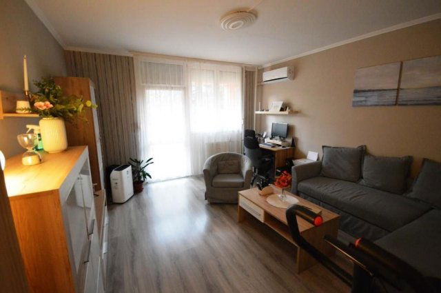 Eladó panellakás, Százhalombattán, Irinyi János utcában