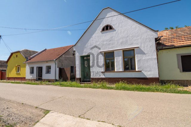 Eladó családi ház, Bátaszéken 17.2 M Ft, 6 szobás