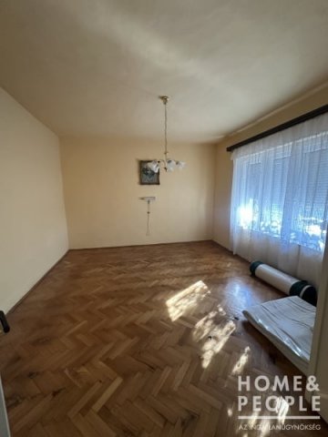 Eladó családi ház, Szegeden 73.5 M Ft, 4 szobás