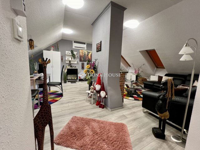 Eladó téglalakás, Veszprémben 51.9 M Ft, 4 szobás
