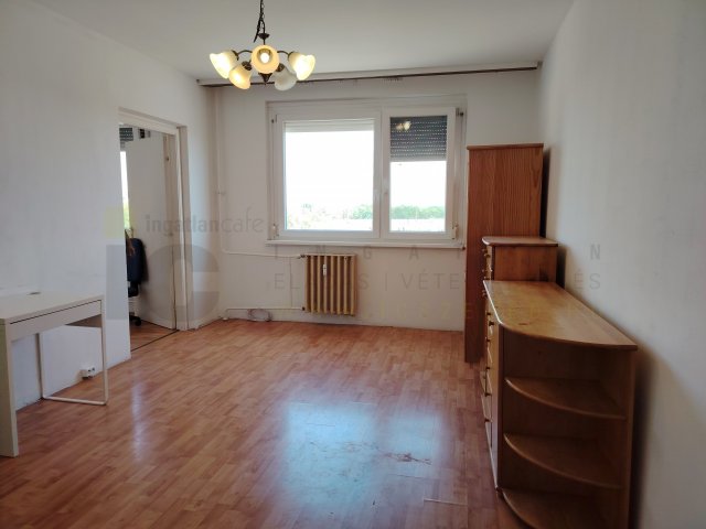 Eladó panellakás, Szegeden 44.499 M Ft, 2+1 szobás