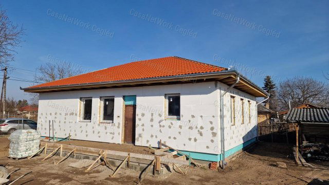 Eladó családi ház, Cegléden 82 M Ft, 5 szobás