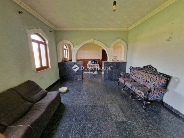 Eladó családi ház, Cegléden 135 M Ft, 1 szobás