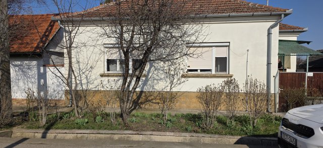 Eladó családi ház, Deszken 58.5 M Ft, 2+1 szobás