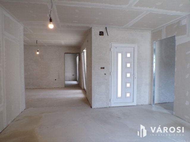 Eladó családi ház, Eszteregnyén 39.9 M Ft, 4 szobás