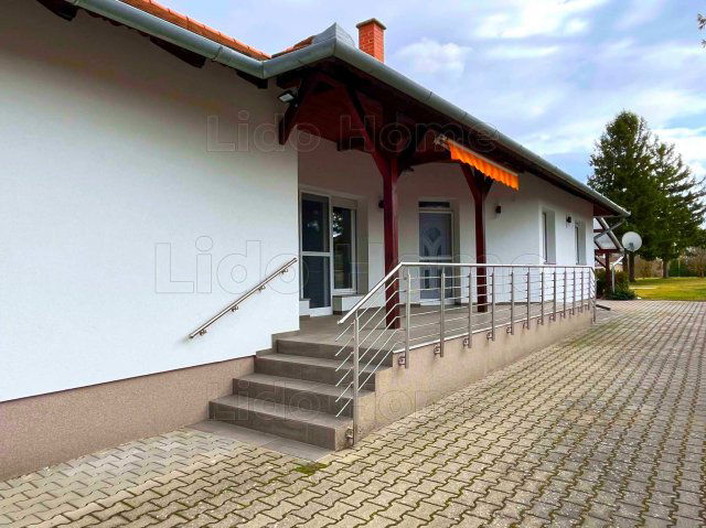 Eladó családi ház, Balatonfenyvesen 129 M Ft, 5 szobás