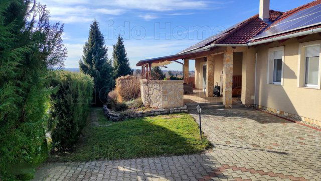 Eladó családi ház, Siófokon 158.9 M Ft, 4 szobás