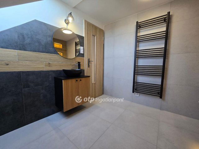 Eladó családi ház, Bébén 78 M Ft, 1+3 szobás