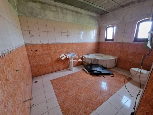 Eladó családi ház, Cegléden 135 M Ft, 1 szobás