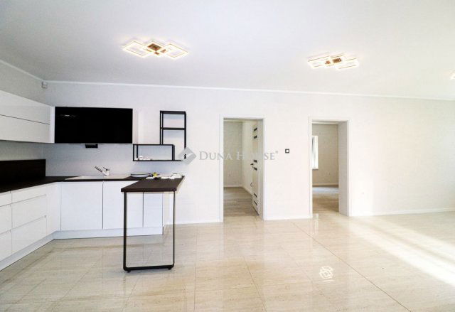 Eladó családi ház, Siófokon 199 M Ft, 5 szobás