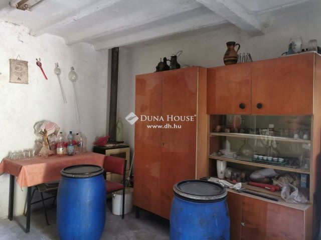 Eladó nyaraló, Lábatlanon 9.2 M Ft, 1 szobás