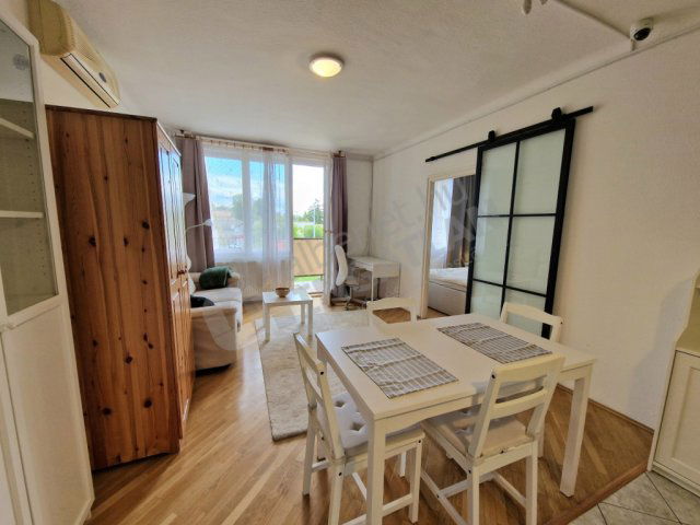 Eladó téglalakás, Budapesten, IV. kerületben, Árpád úton