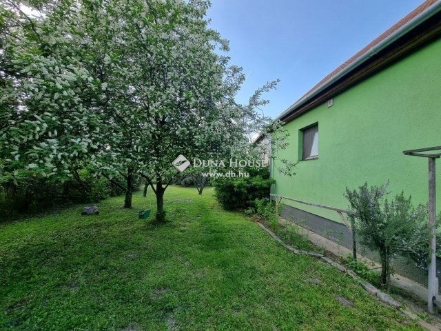 Eladó családi ház, Szigetszentmiklóson 98.9 M Ft, 5 szobás