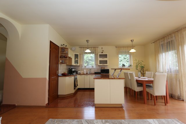 Eladó ikerház, Kistarcsán 119.9 M Ft, 4 szobás