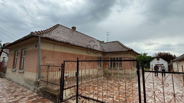 Eladó családi ház, Balatonkenesén 85 M Ft, 6 szobás