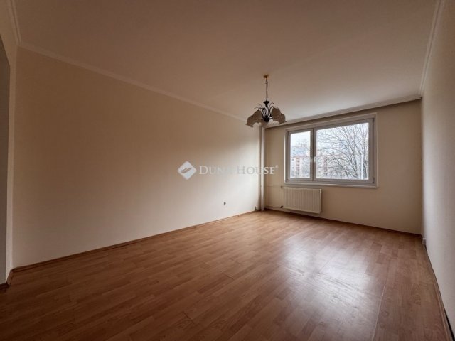 Eladó panellakás, Győrött 51.9 M Ft, 3 szobás