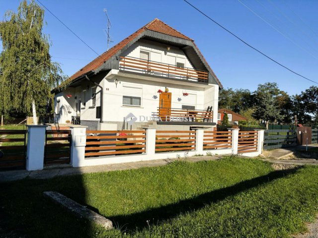 Eladó családi ház, Bőn 79.9 M Ft, 8 szobás