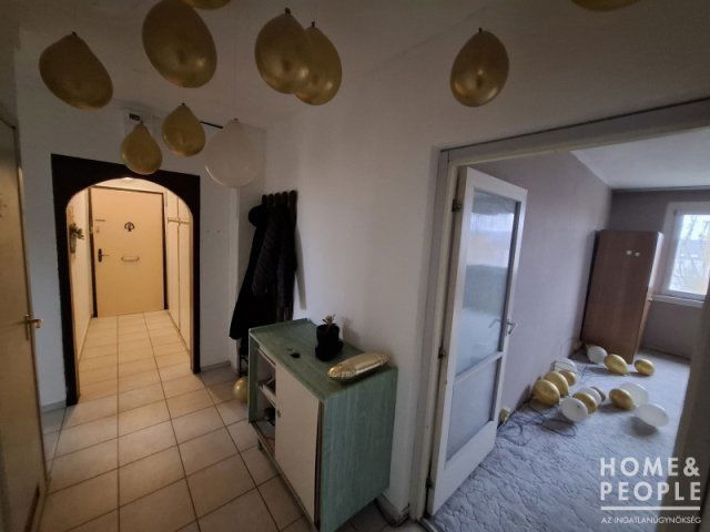 Eladó téglalakás, Szegeden 57.99 M Ft, 3 szobás