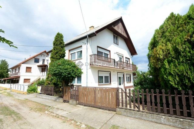 Eladó családi ház, Érsekcsanádon 46.5 M Ft, 5 szobás