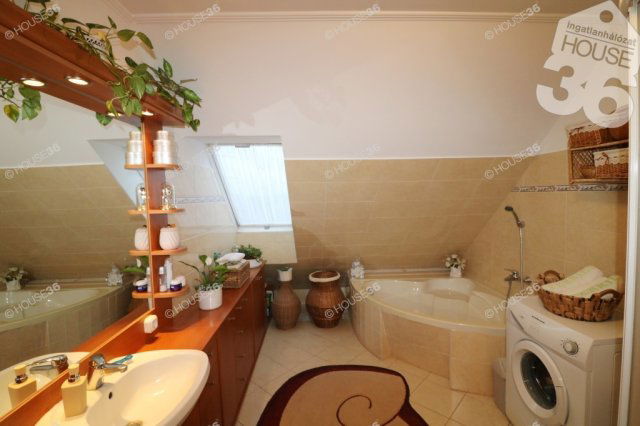 Eladó téglalakás, Kecskeméten 74.2 M Ft, 4 szobás