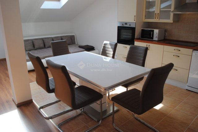 Eladó téglalakás, Veresegyházon 125 M Ft, 4 szobás