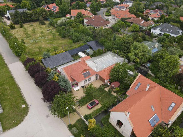 Eladó családi ház, Budajenőn 225 M Ft, 3 szobás