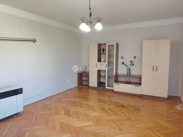 Eladó téglalakás, Székesfehérvárott 61.5 M Ft, 2 szobás