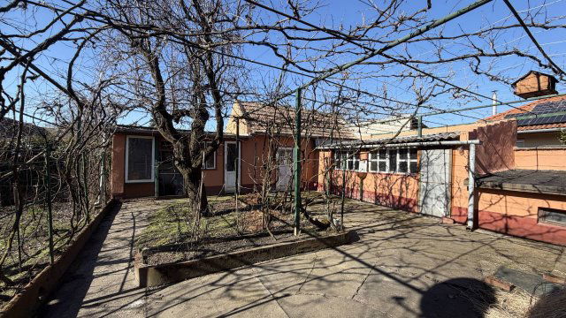 Eladó családi ház, Baján 50 M Ft, 3 szobás