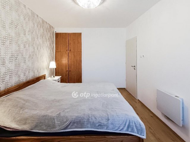 Eladó panellakás, Egerben 61.9 M Ft, 3 szobás