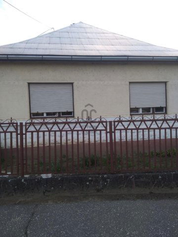 Eladó családi ház, Tiszabezdéden 12.5 M Ft, 3 szobás